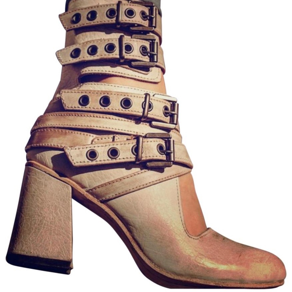 FREEBIRD by Steven
Taupe Tali Ankle Boots/Booties